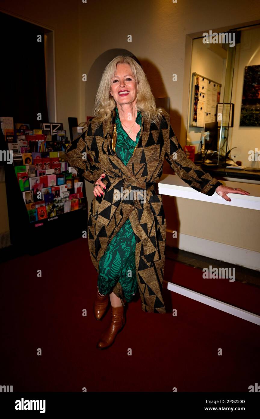 Claudia Neidig bei der Premiere des Theatestücks 'Biedermann und die