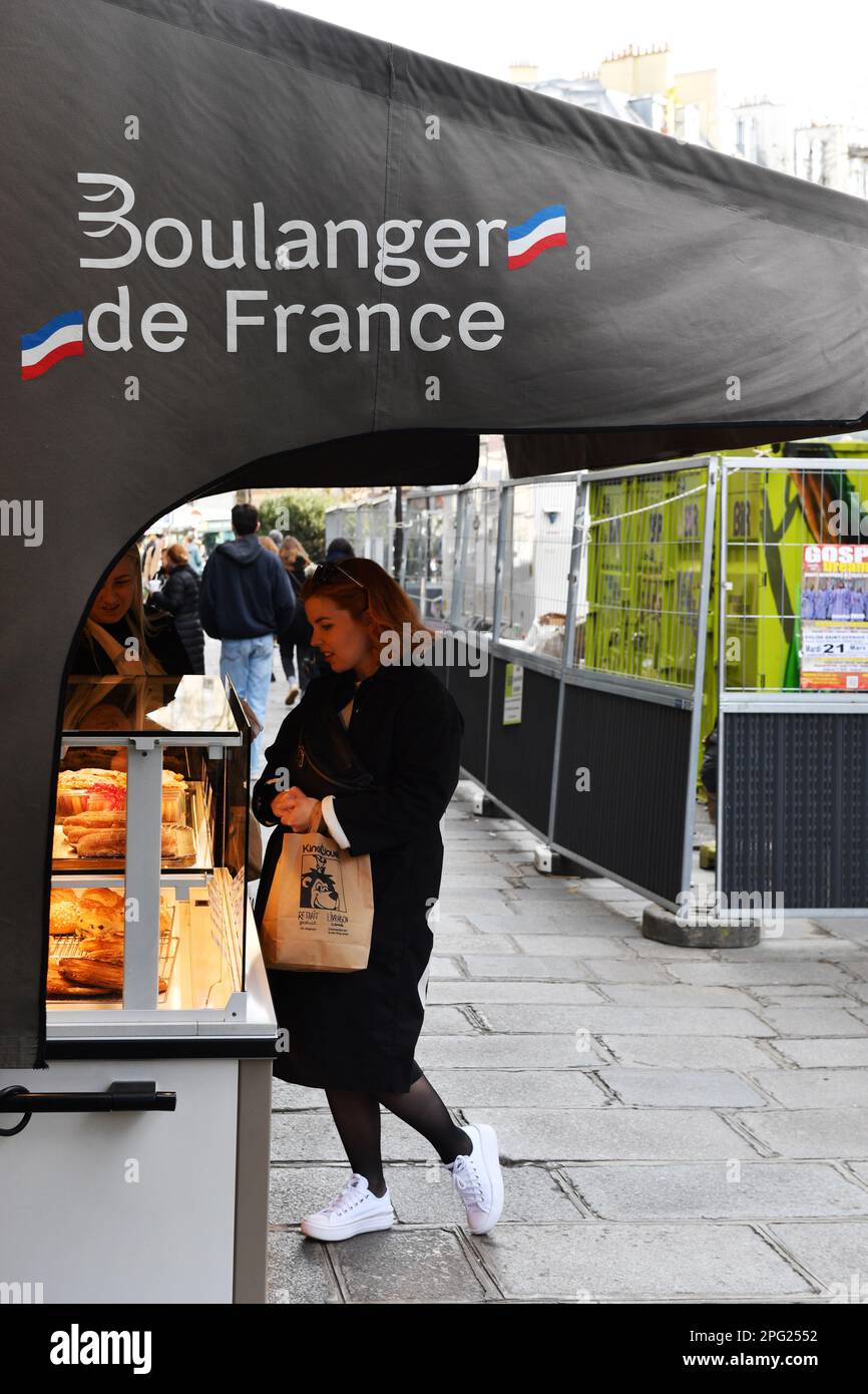 'Boulanger de France' French Bakery in Paris - France Stock Photo