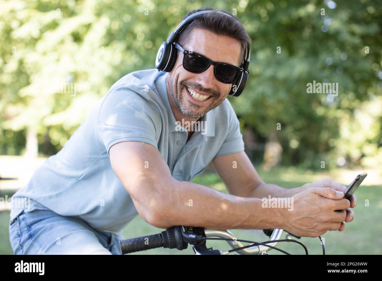 man on his bike using smartphone Stock Photo