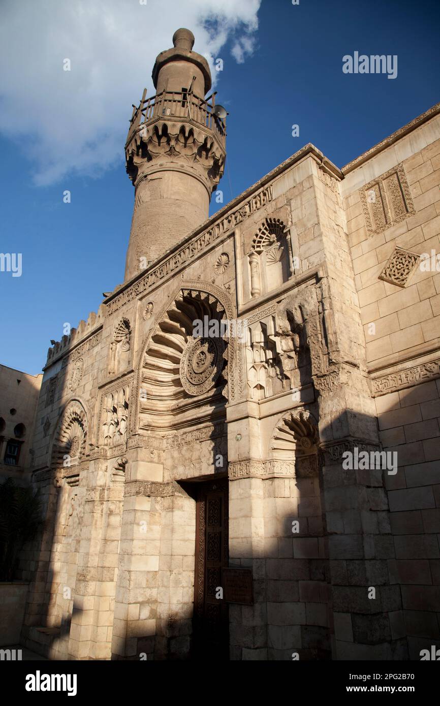 Egypt, Cairo, Khan al-Khalili market, one of the many mosques. Al-Aqmar Mosque in Al-Moez Street. Stock Photo