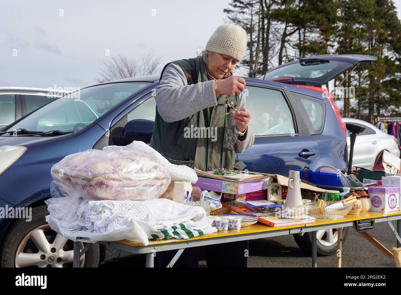 Setting up stall hires stock photography and images Alamy