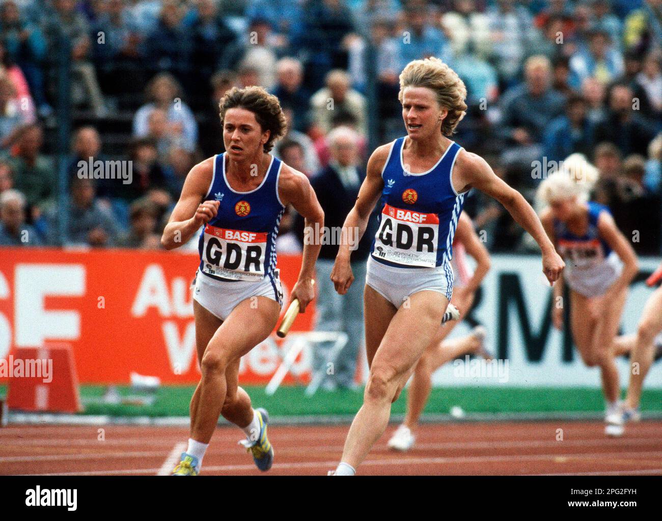 ARCHIVE PHOTO: Marlies GOEHR turns 65 on March 21, 2023, Marlies GOEHR (left), OELSNER, GOHR, GDR, athlete, action, relay race, at the European Athletics Championships in Stuttagart from August 26-31, 1986. ?SVEN SIMON, Princess-Luise-Str.41#45479 Muelheim/Ruhr#tel.0208/9413250#fax 0208/9413260#account 1428150 Commerzbank Essen BLZ 36040039 #www.SvenSimon.net#e-mail:SvenSimon@t -online.de. Stock Photo