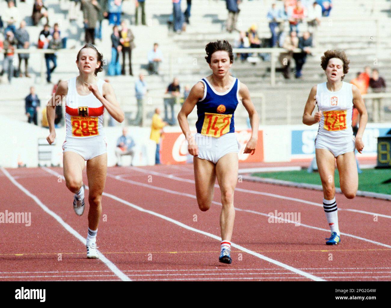 ARCHIVE PHOTO: Marlies GOEHR will be 65 on March 21, 2023, Marlies GOEHR (withte), OELSNER, GOHR, GDR, athlete, action, 200 m run, sprint, left Claudia STEGER, GER, at the European Athletics Championships in Rome from 29.08.-06.09.1987, ?SVEN SIMON, Princess-Luise-Str.41#45479 Muelheim/Ruhr#tel.0208/9413250#fax 0208/9413260#account 1428150 C ommerzbank E ssen BLZ 36040039 #www.SvenSimon.net# e-mail: SvenSimon@t-online.de. Stock Photo