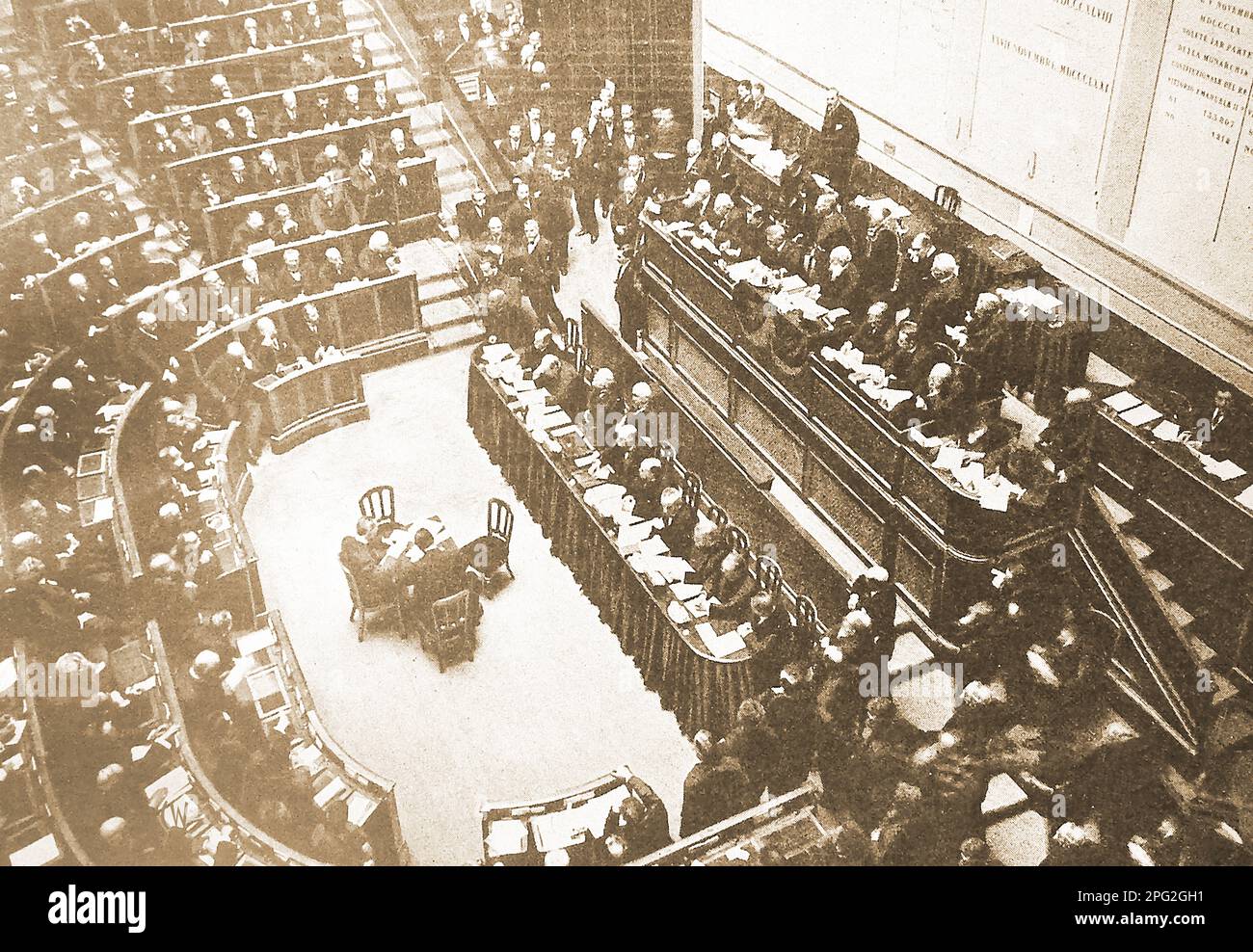 World War I  - An assembly of the Chamber of Deputies in the Italian Parliament - Prima guerra mondiale - Un'assemblea della Camera dei deputati nel Parlamento italiano. Stock Photo
