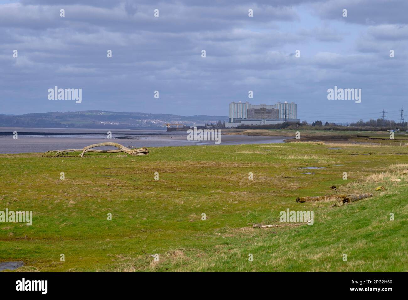 Oldbury nuclear power station on the banks of the River Severn Estuary, Oldbury-on-Severn, South Gloucestershire, England, UK Stock Photo
