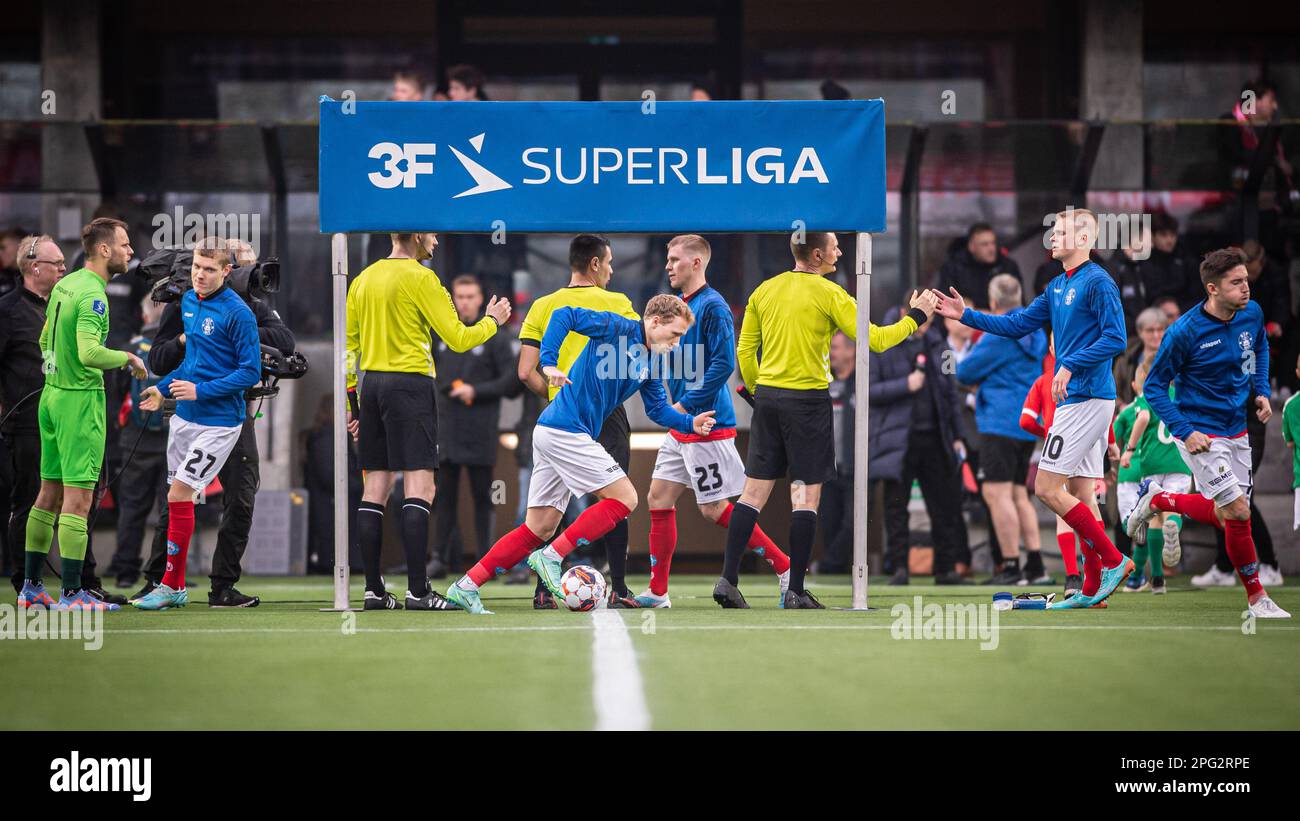 Silkeborg, Denmark. 19th Mar, 2023. The players of Silkeborg IF greet the referee before the 3F Superliga match between Silkeborg IF and FC Midtjylland at Jysk Park in Silkeborg. (Photo Credit: Gonzales Photo/Alamy Live News Stock Photo