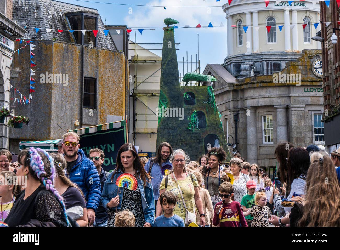 Parents and school children from Newlyn School parading with their huge sculpture of a Cornish tin mine through Penazance on the colourful Mazey Day p Stock Photo