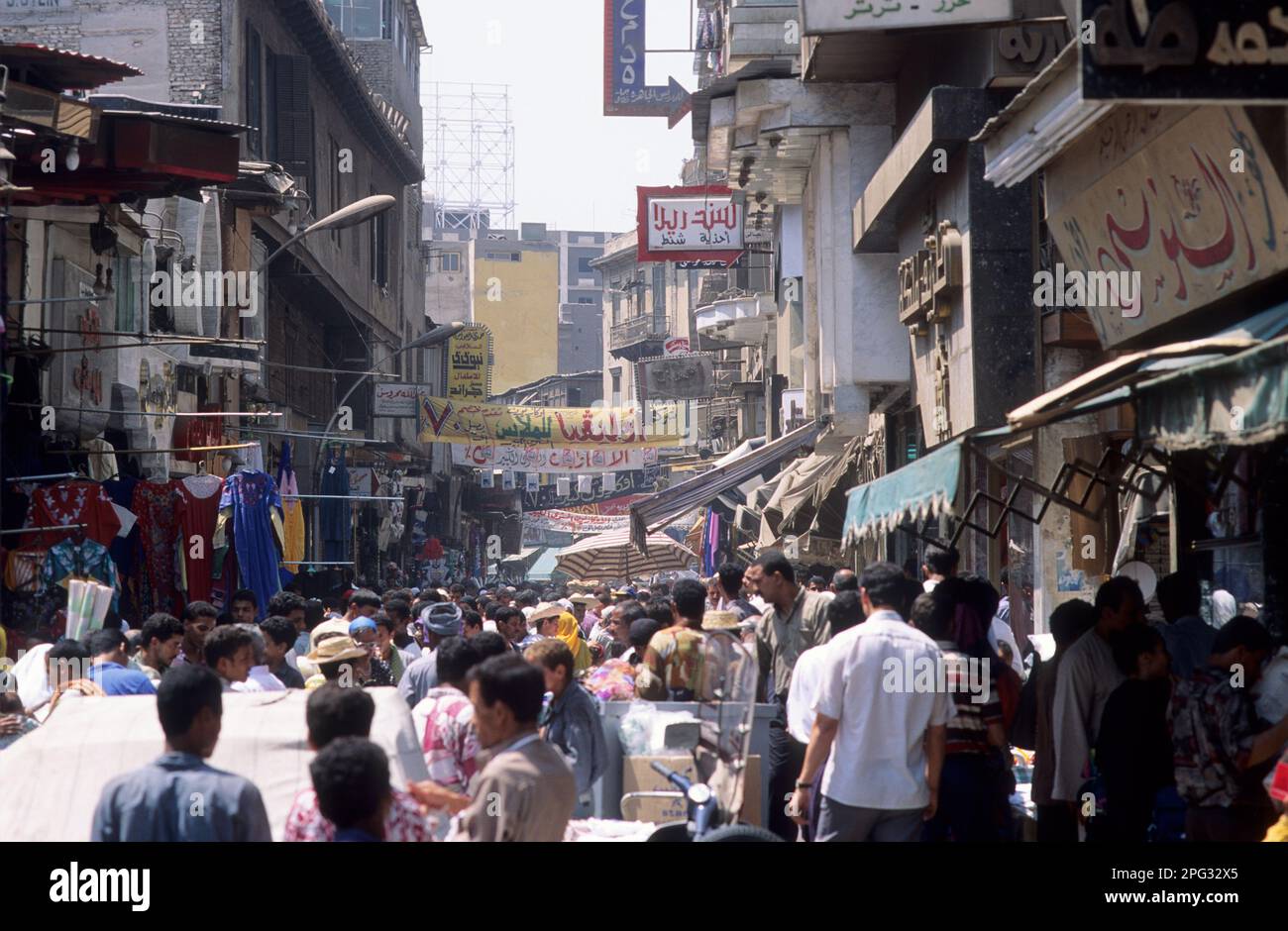 Cairo street scene crowd hi-res stock photography and images - Alamy