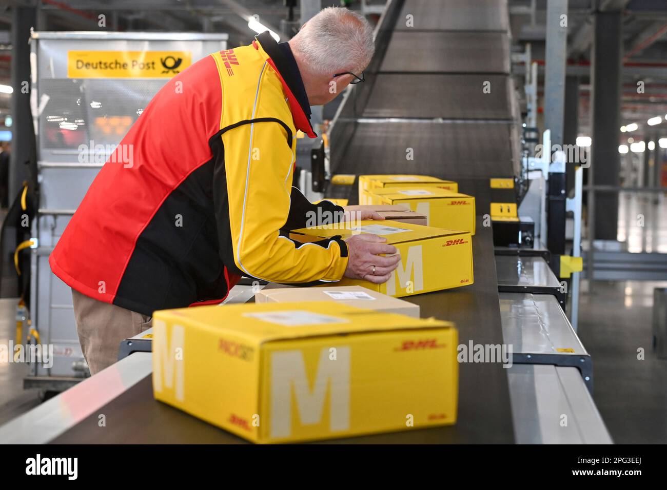 Deutsche Post DHL put Germany's largest parcel location into operation ...