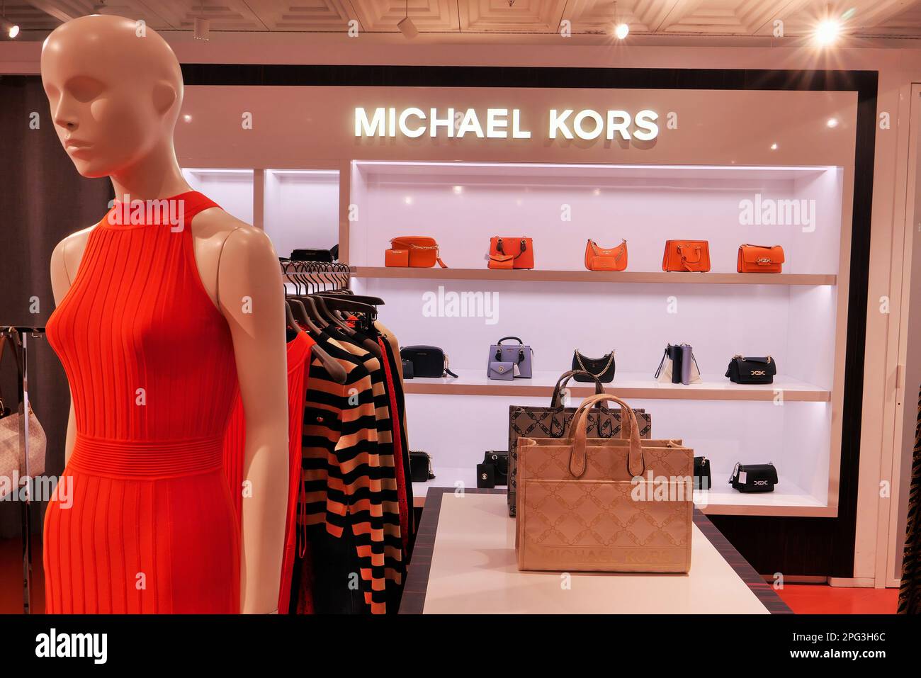 MICHAEL KORS BAGS FOR WOMAN INSIDE THE FASHION STORE Stock Photo