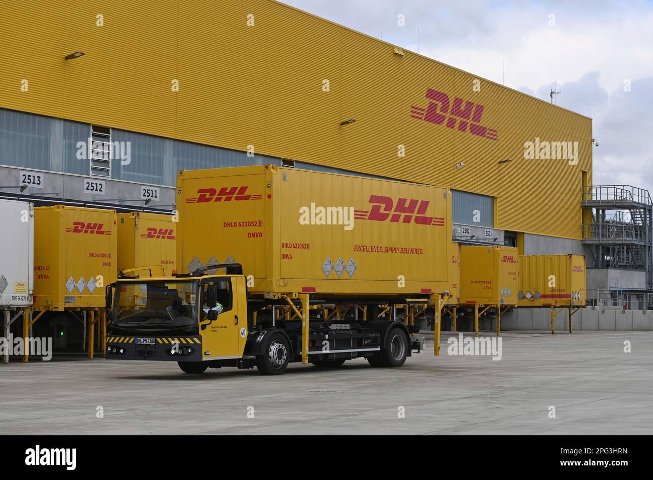 deutsche-post-dhl-puts-germany-s-largest-parcel-location-into-operation