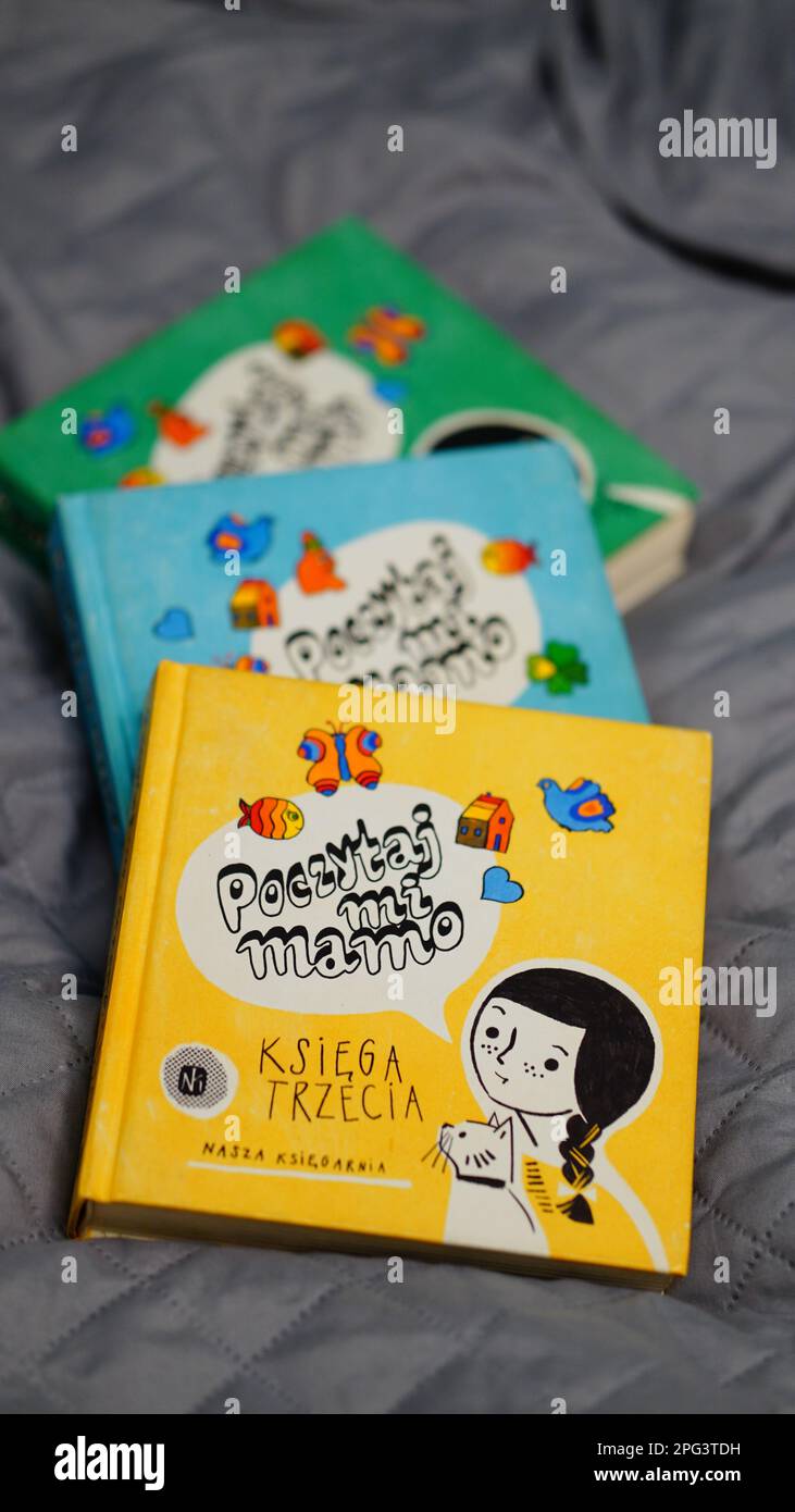 Kids books "Read to Me Mom" in Polish, green blue and yellow covers
