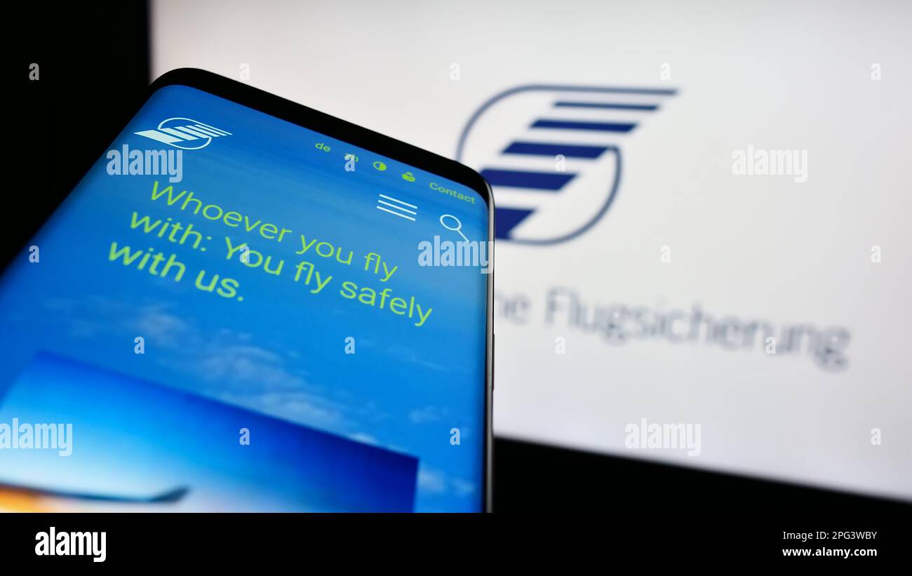 Mobile phone with website of air traffic control DFS Deutsche