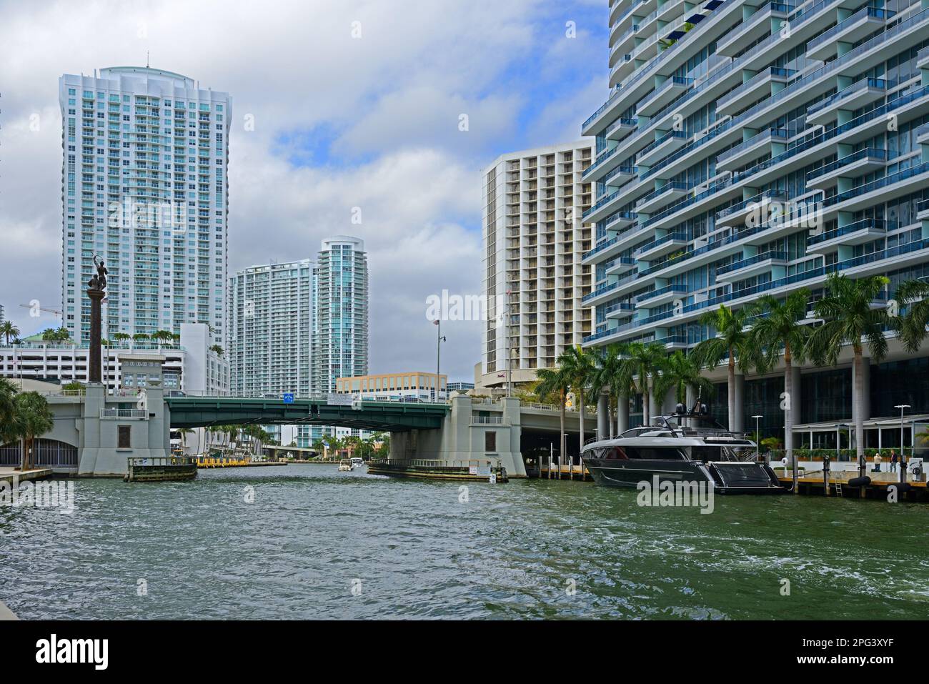Brickell Avenue Bridge, drawbridge over Miami River in Downtown Miami in  winter, Florida Stock Photo - Alamy