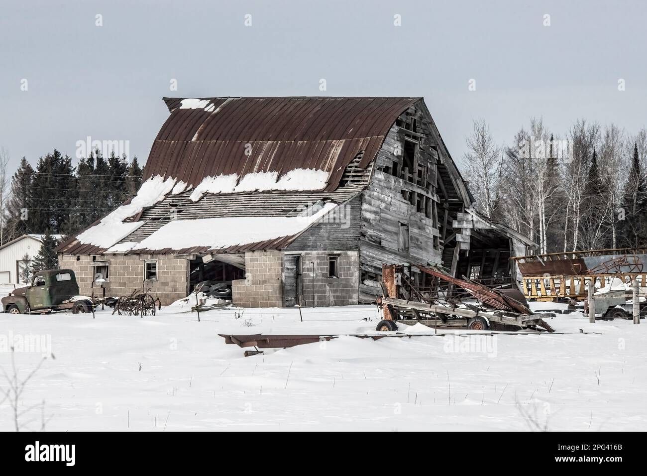 Neglected barn and truck hi-res stock photography and images - Alamy
