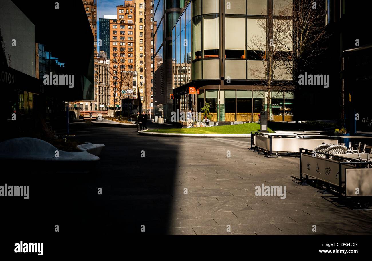 The plaza at the Manhattan West development in New York on Wednesday, March 15, 2023 (© Richard B. Levine) Stock Photo