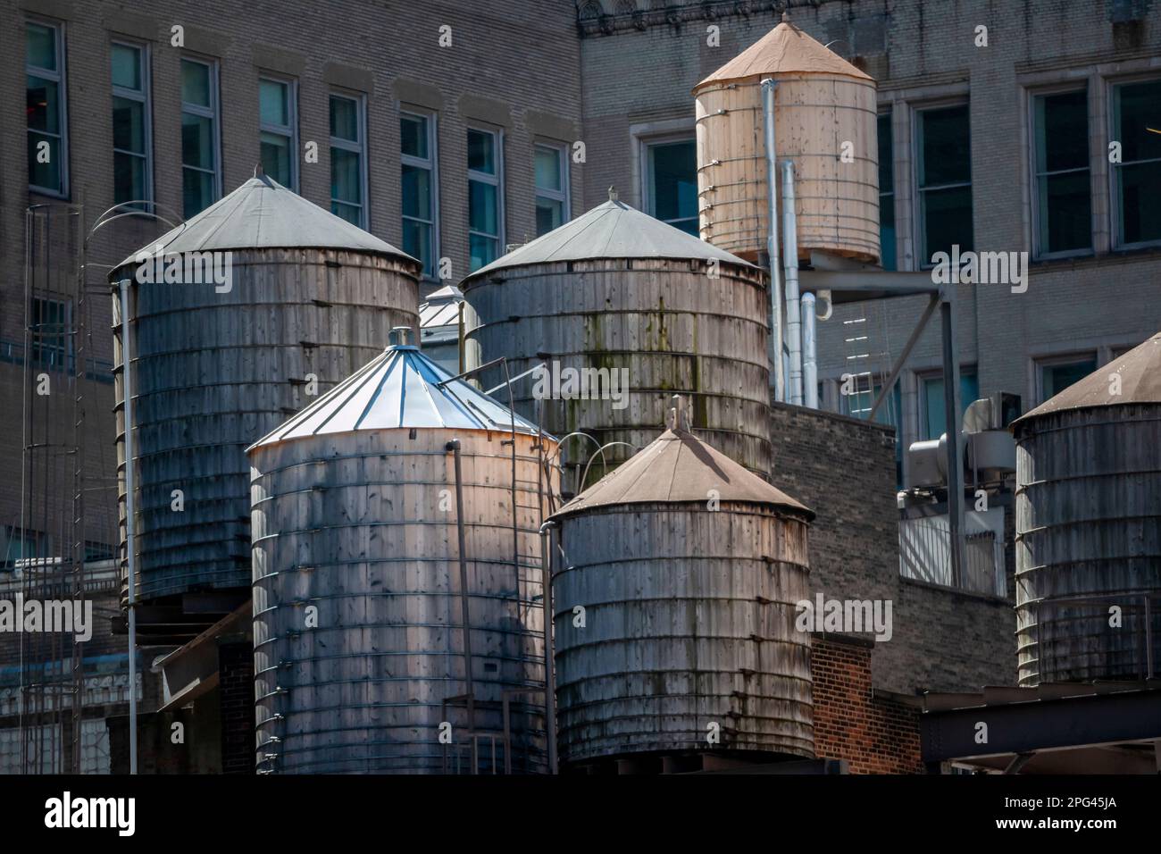 A collection of ubiquitous water tanks on the roofs of buildings in the Theater District in New York on Sunday, March 19, 2023.  (© Richard B. Levine) Stock Photo