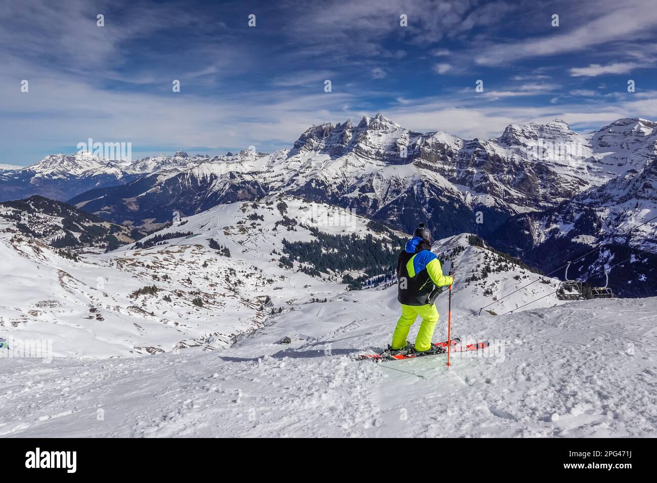 Skifahrer an der Schweizer Wand, Le Mur Suisse, hinten Bergkette Dents du Midi, Wallis, Schweiz Stock Photo