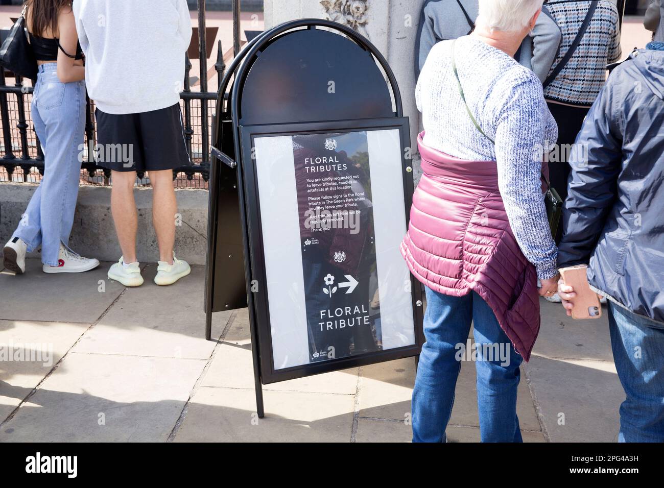 A notice board regarding floral tributes is seen outside Buckingham Palace in London on the first Saturday since the funeral of Queen Elizabeth II. Stock Photo