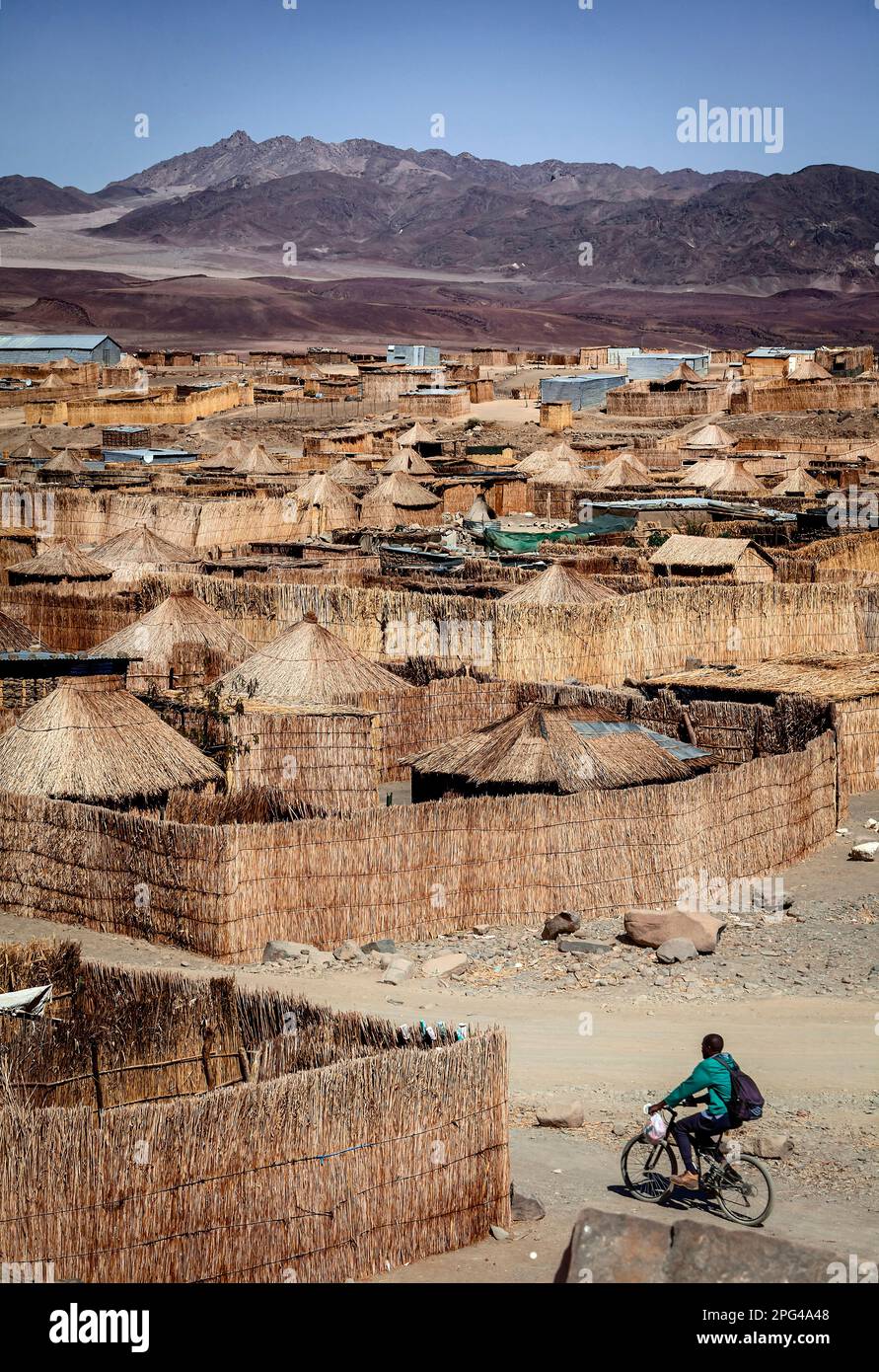 A landscape of migrant labour huts built on the banks of the Orange River for workers in the grape industry that exists along the river. Aussenkehr li Stock Photo