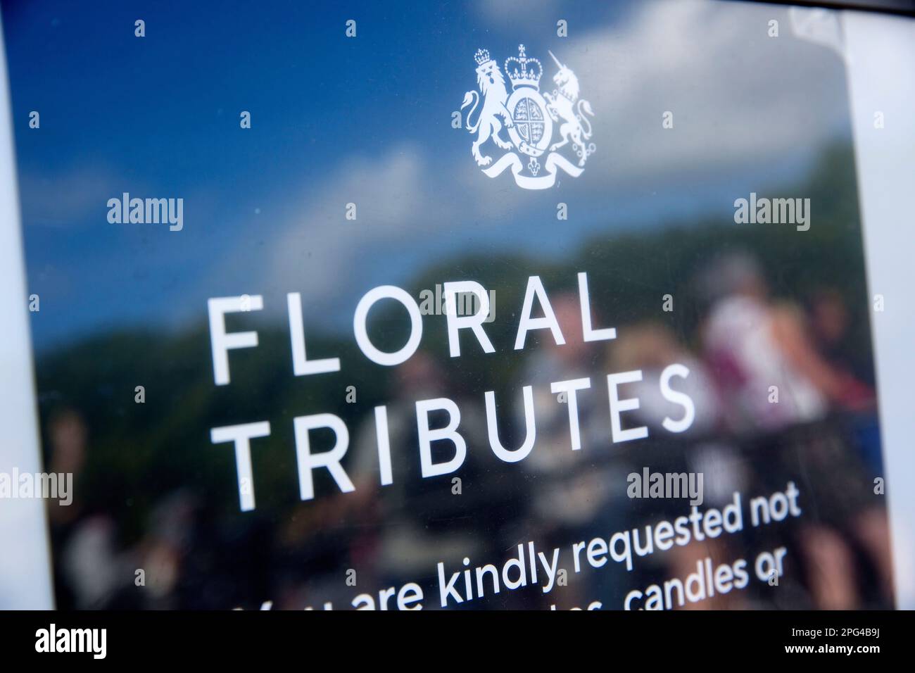 A notice board regarding floral tributes is seen outside Buckingham Palace in London on the first Saturday since the funeral of Queen Elizabeth II. Stock Photo