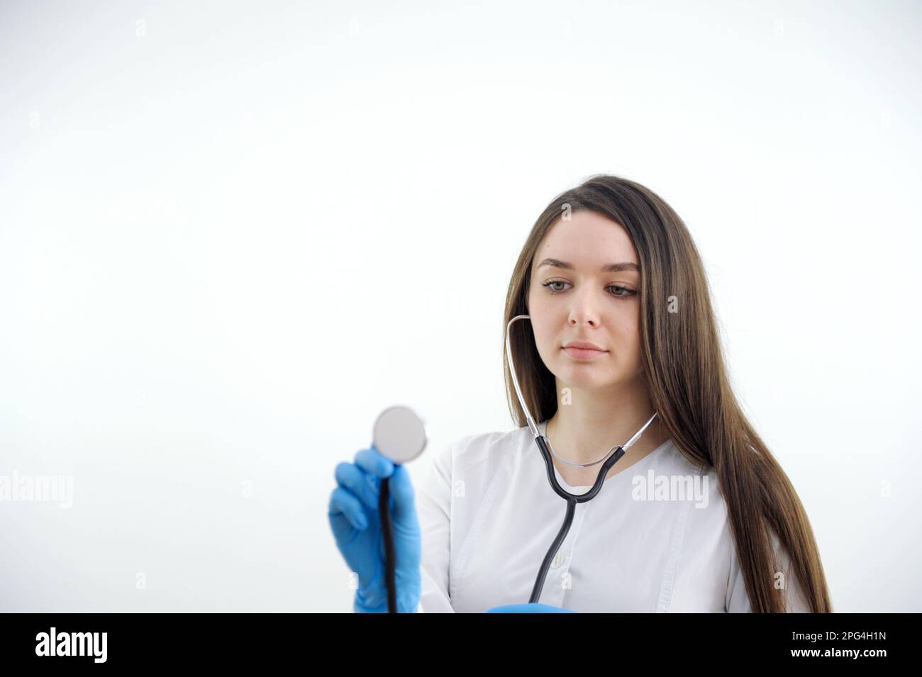 Woman wearing scrubs stands hi-res stock photography and images - Alamy
