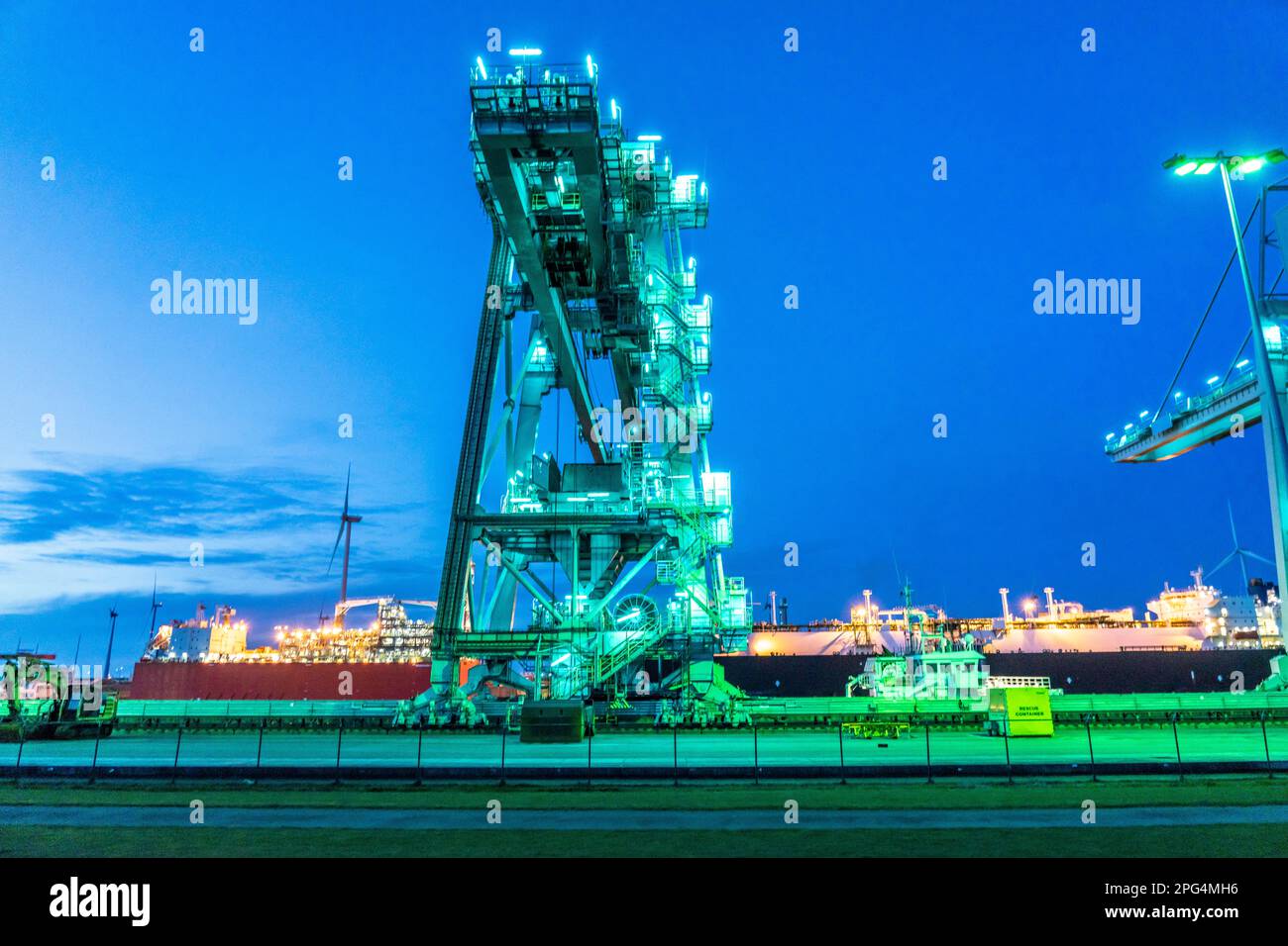 EemsEnergyTerminal, floating LNG terminal in the seaport of Eemshaven ...
