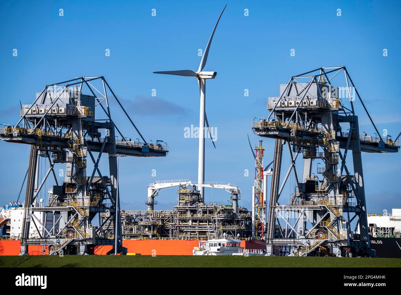 EemsEnergyTerminal, floating LNG terminal in the seaport of Eemshaven ...