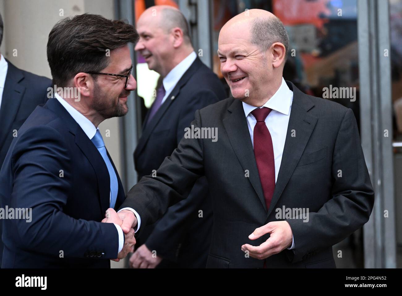 Duesseldorf, Germany. 20th Mar, 2023. Chancellor Olaf Scholz (SPD, r
