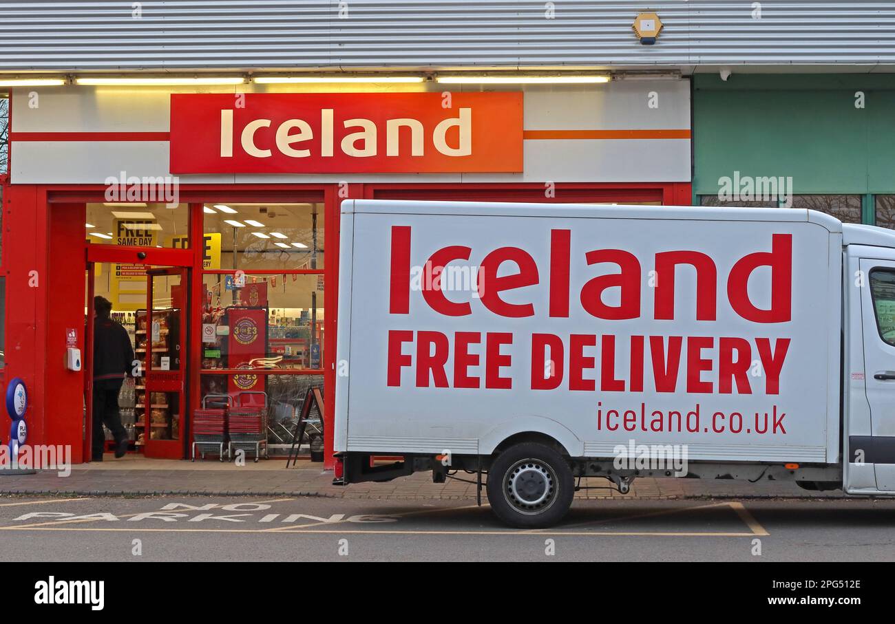 Iceland supermarket Home Delivery - Free Delivery store, Units 5, 7 Dukes Dr, Bletchley, Milton Keynes, Buckinghamshire, England, UK, MK2 2QG Stock Photo