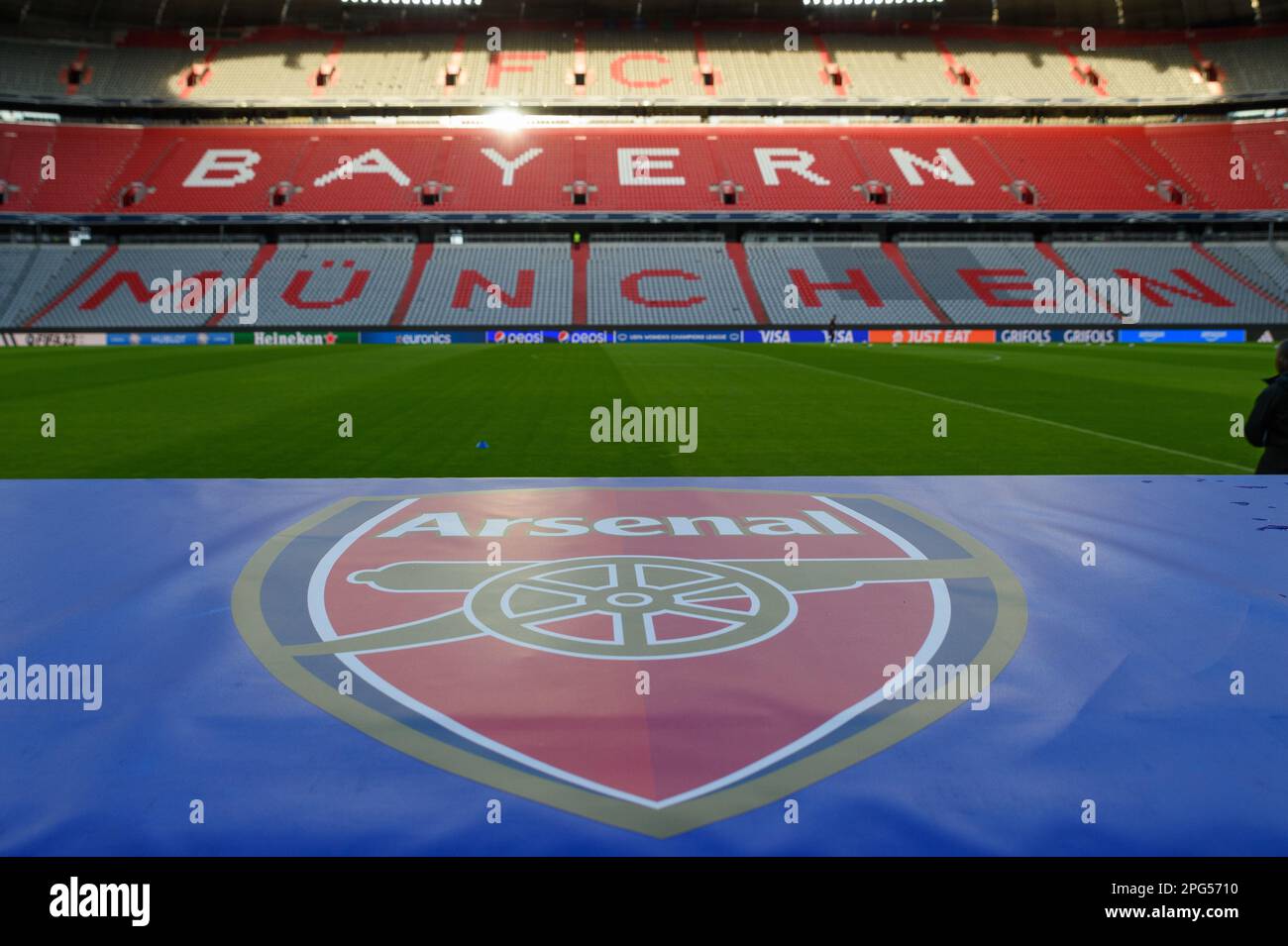 Munich, Germany, Mar 20th 2023: Arsenal FC logo in the evening sun with Bayern Muenchen lettering in the backgriund before the UEFA womens champions league MD-1 training before Arsenal at Allianz Arena, München.  (Sven Beyrich/SPP) Stock Photo