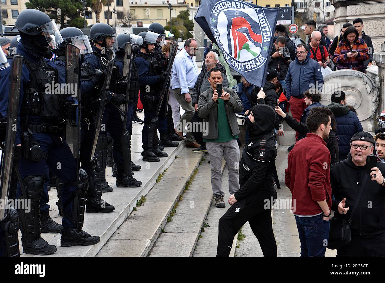 Marseille, France. 18th Mar, 2023. Protesters face the police during the demonstration. People took part in a demonstration, unauthorized by the prefecture, to protest against the pension reform wanted by the French government which would raise the retirement age from 62 to 64. (Photo by Gerard Bottino/SOPA Images/Sipa USA) Credit: Sipa USA/Alamy Live News Stock Photo