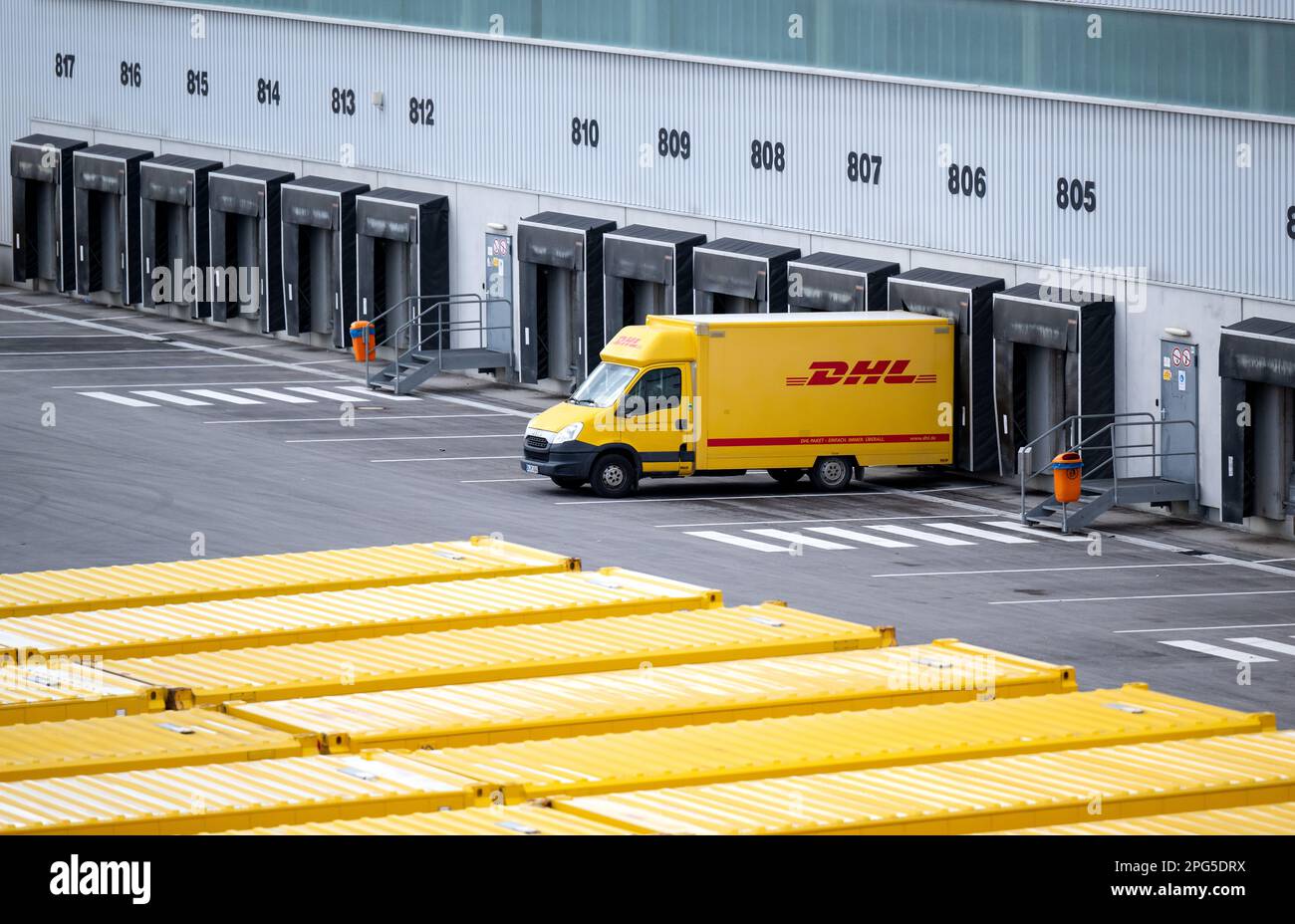 aschheim-germany-20th-mar-2023-containers-and-vehicles-with-the-dhl