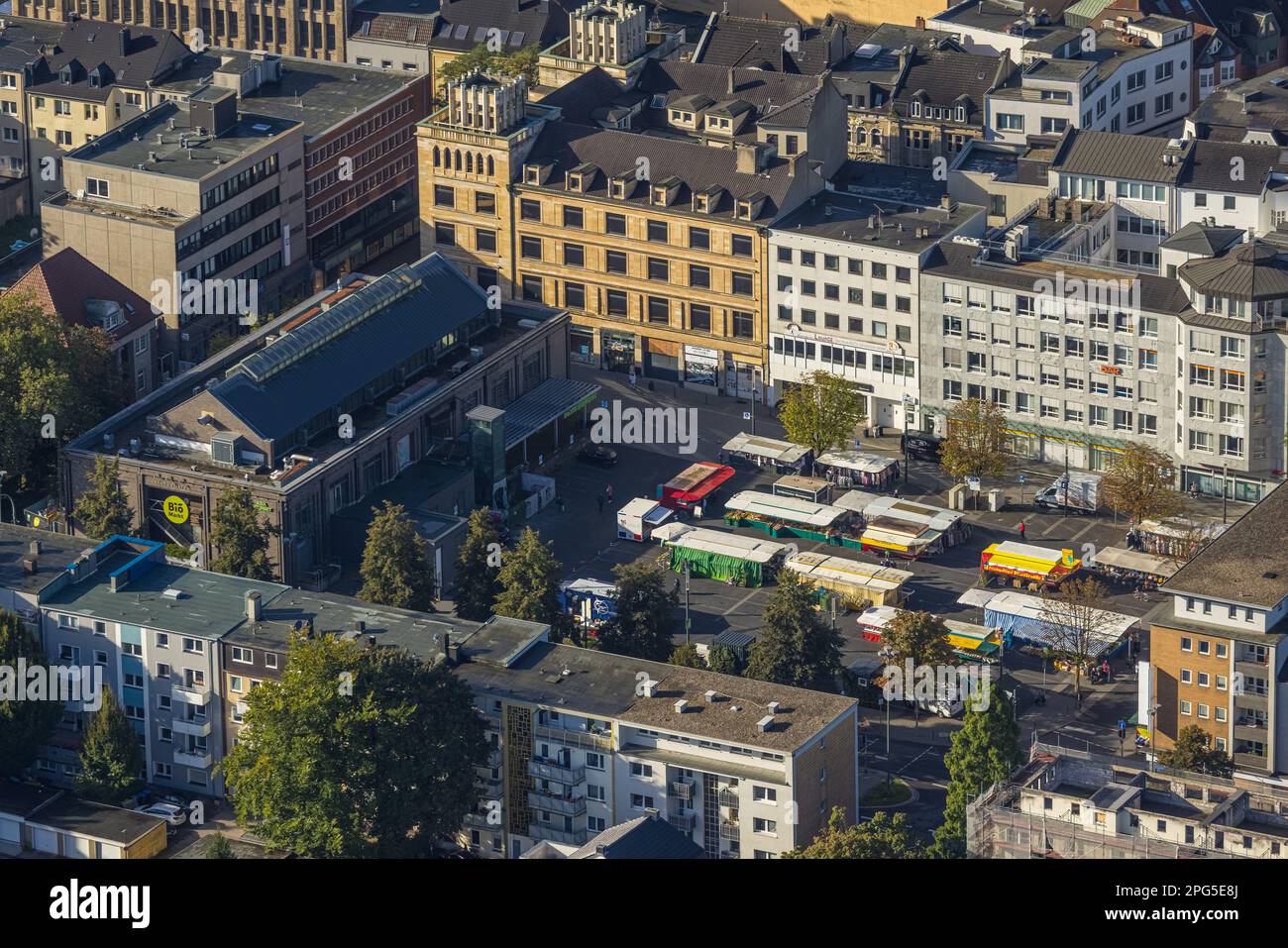 Aerial view, high street pedestrian zone City Buer-Mitte with market hall, Springemarkt and weekly market in the district Buer in Gelsenkirchen, Ruhr Stock Photo