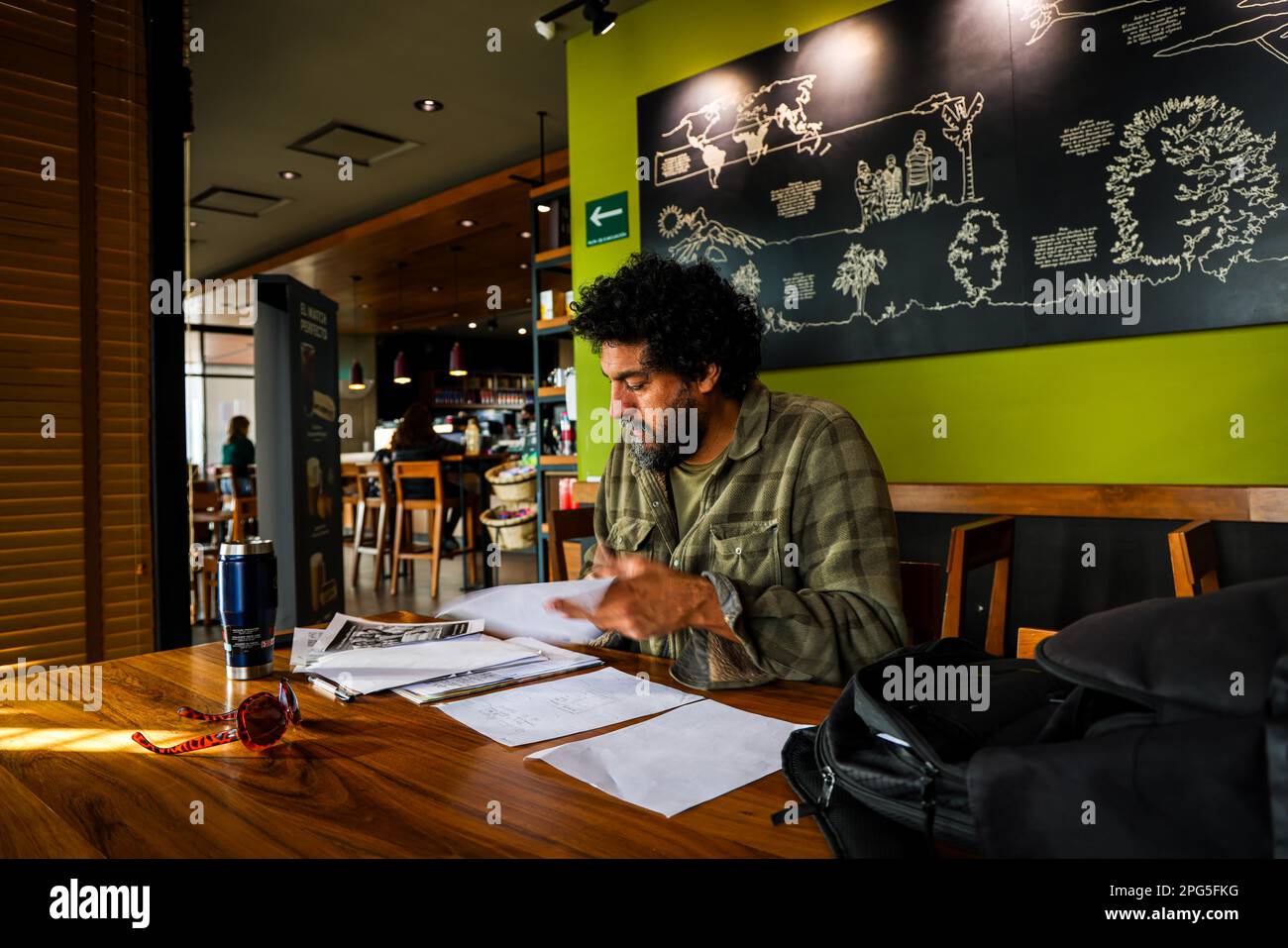 Benjamin Alonso Rascon director de Crónica Sonora in a Starbucks coffee