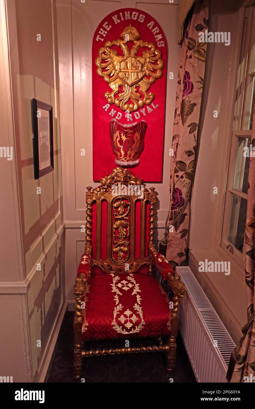 A big royal red and gold chair, at the Kings Arms and Royal hotel, 22-25 High Street, Godalming, Waverley, Surrey, England, UK, GU7 1EB Stock Photo