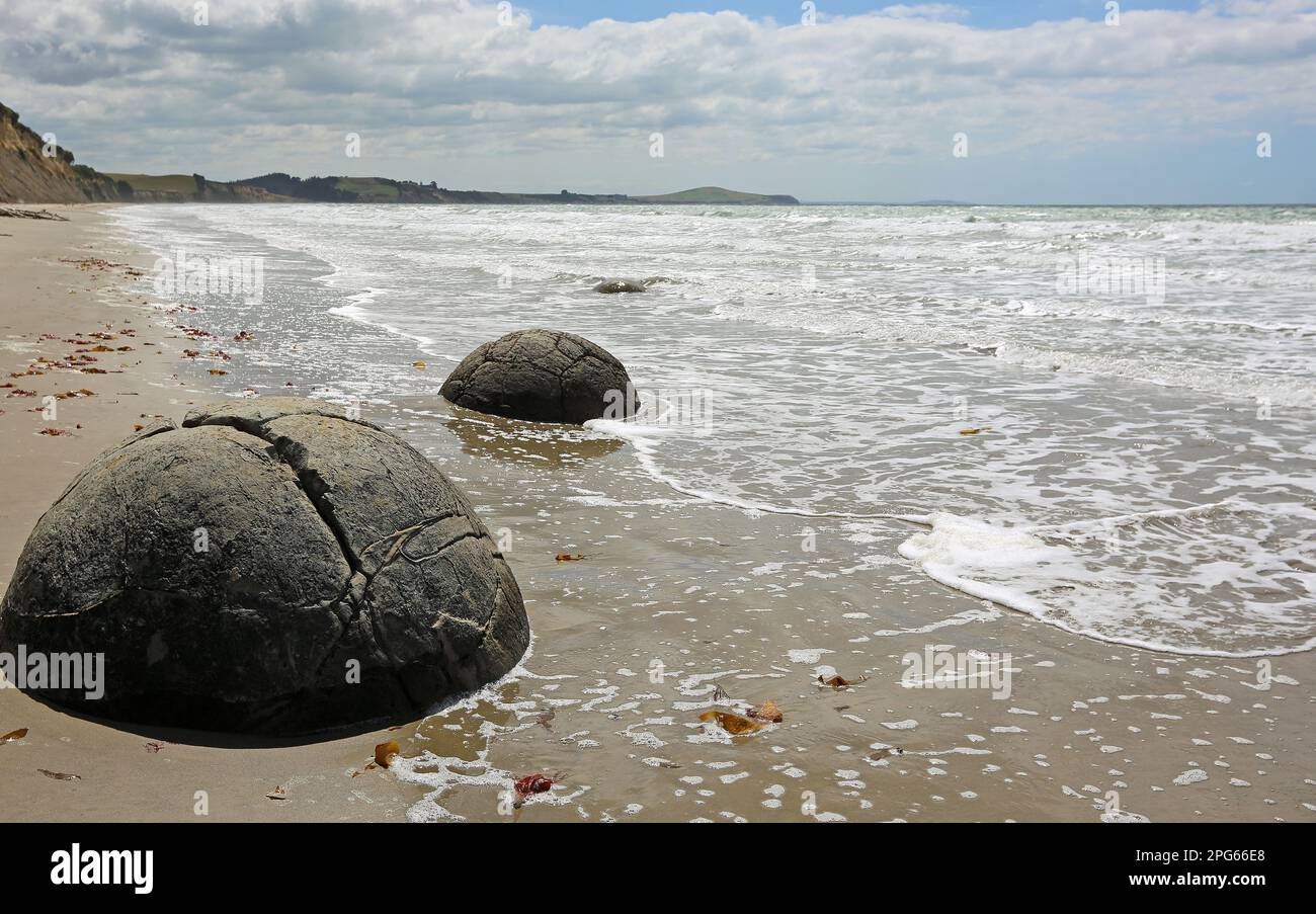 Cracked rock hi-res stock photography and images - Alamy
