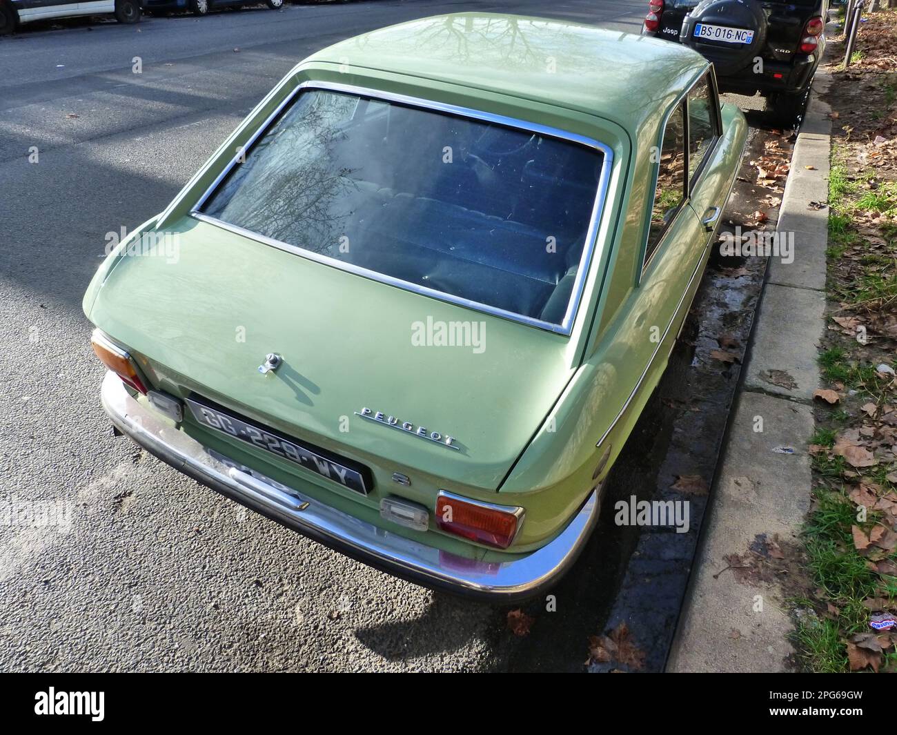 VÉHICULE DE COLLECTION PEUGEOT 304 Stock Photo - Alamy