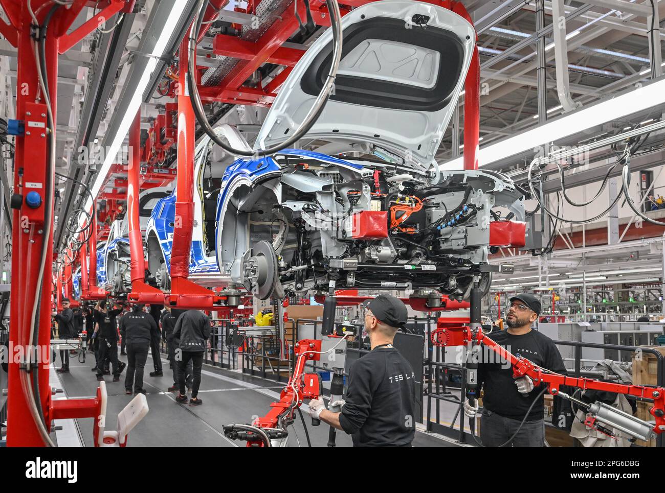 20-march-2023-brandenburg-gr-nheide-employees-of-the-tesla