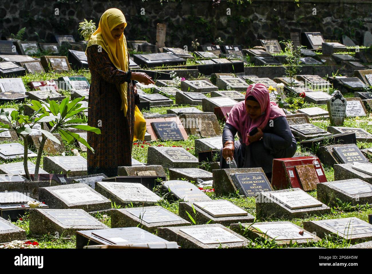 Bandung, West Java, Indonesia. 21st Mar, 2023. People visits the grave ...