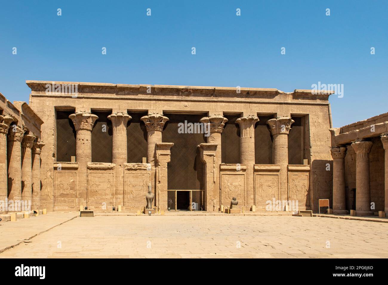 Inner Courtyard in Edfu Temple, Edfu, Egypt Stock Photo - Alamy