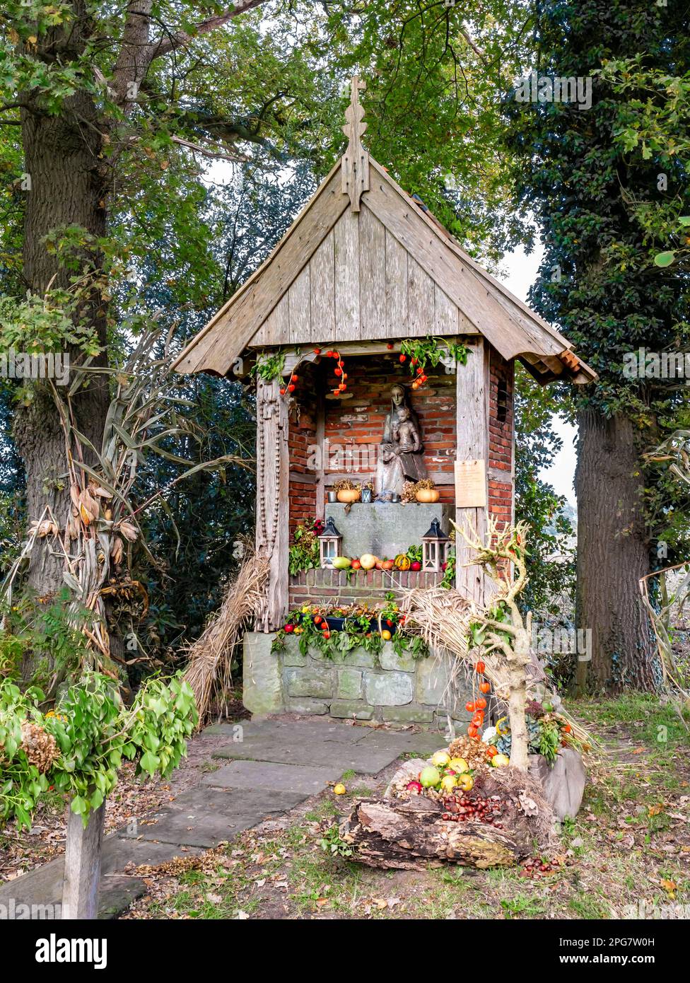 Small wayside chapel, maria chapel, on Schoolweg near town of Beuningen, Overijssel, Netherlands Stock Photo