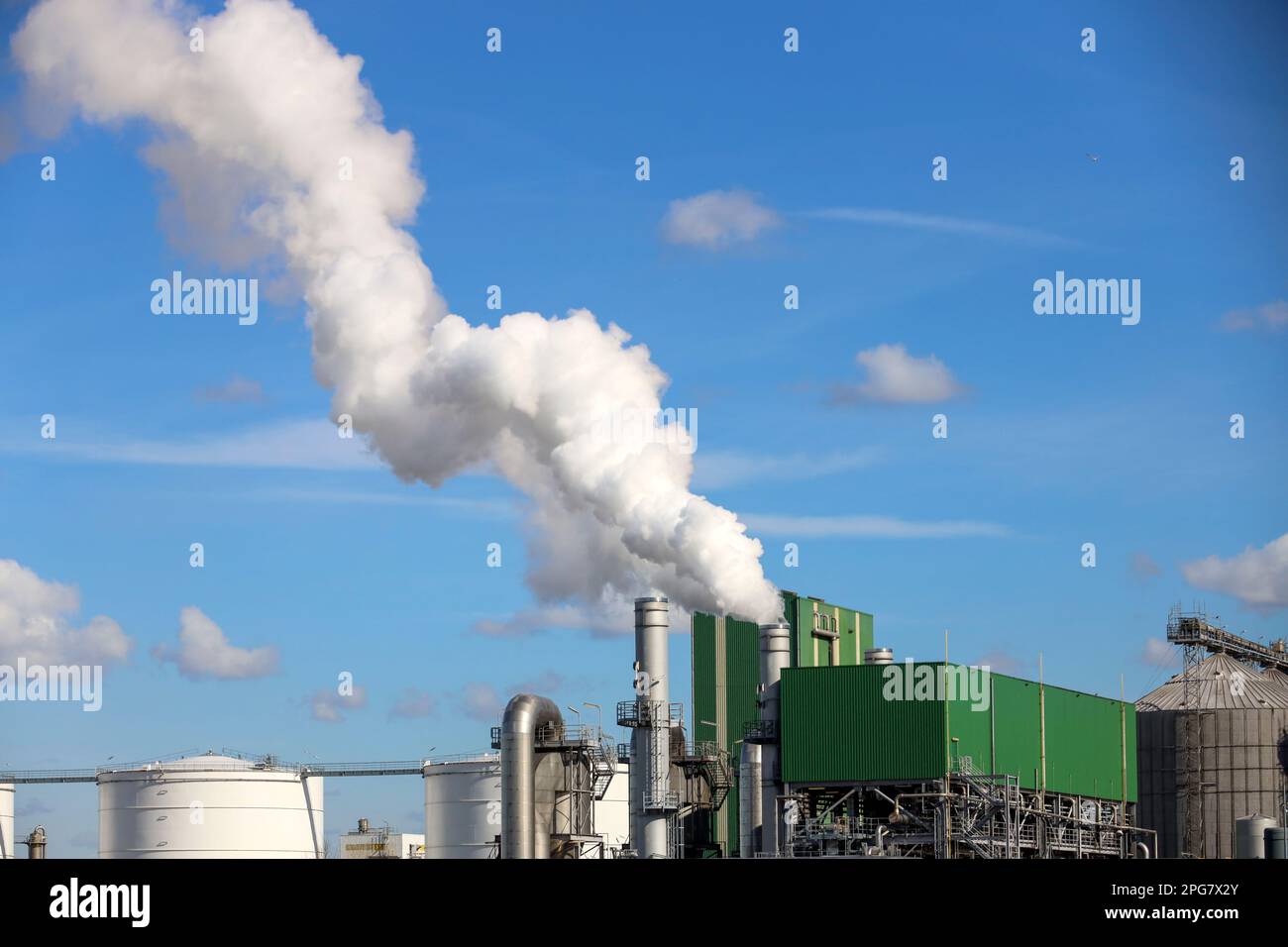 Gunvor refinery fuel storage tank hi-res stock photography and images ...