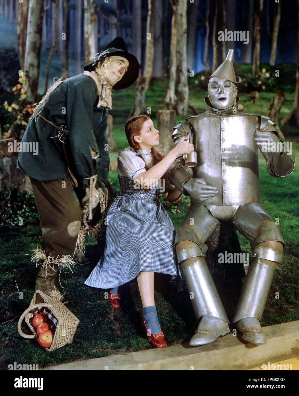 The Wizard Of Oz 1939 Scarecrow, Dorothy & Tin Man Stock Photo