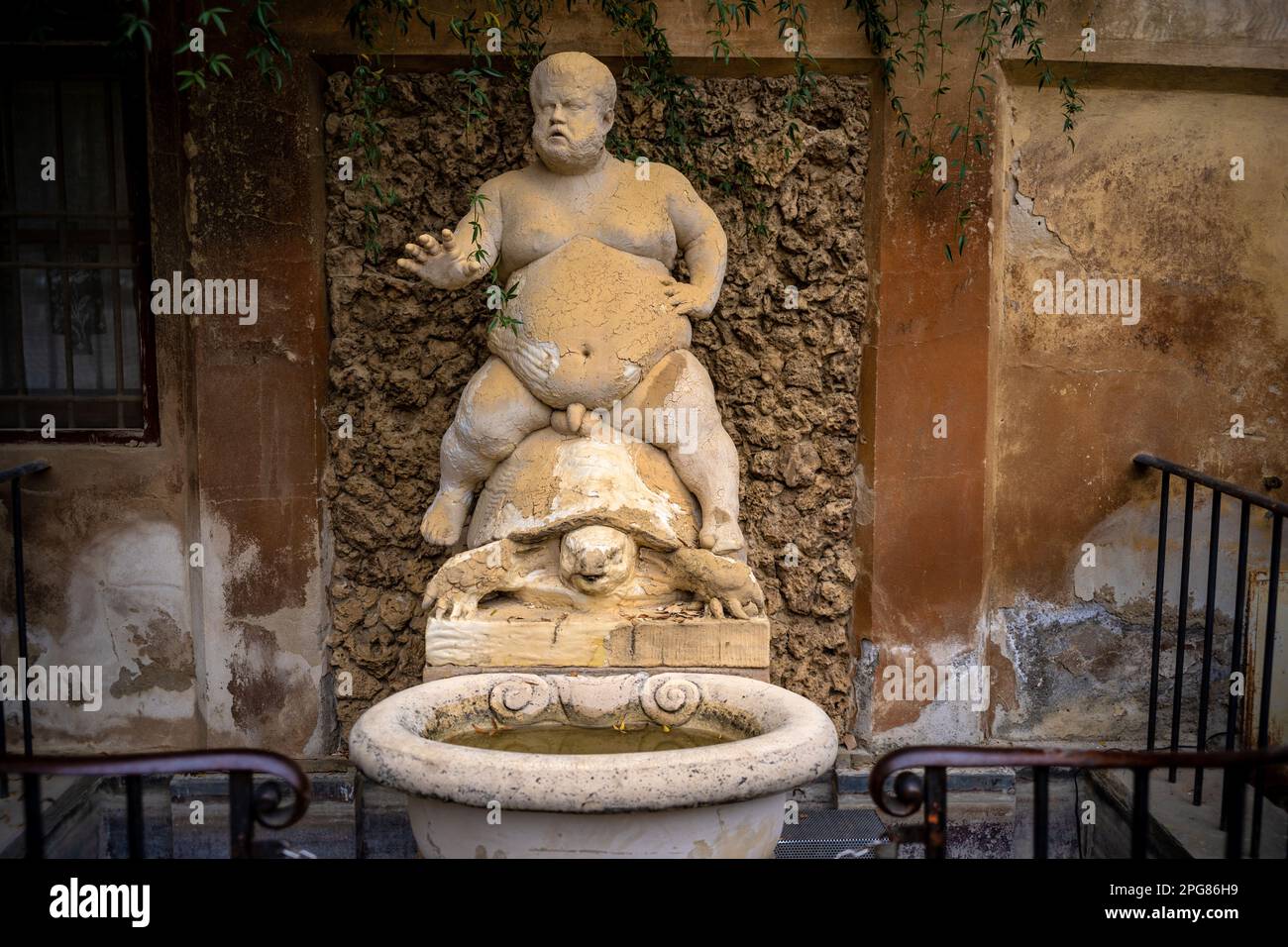 Dwarf statue boboli gardens hi-res stock photography and images ...
