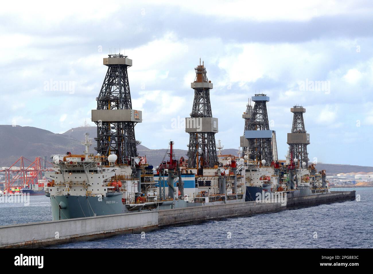 5 drill ships moored at Las Palmas, Grand Canaria, L-R Ensco DS-8, Ensco DS-7, Valaris DS-9, Pacific Scirocco* Pacific Meltem, Ensco DS-11*(*= hidden) Stock Photo