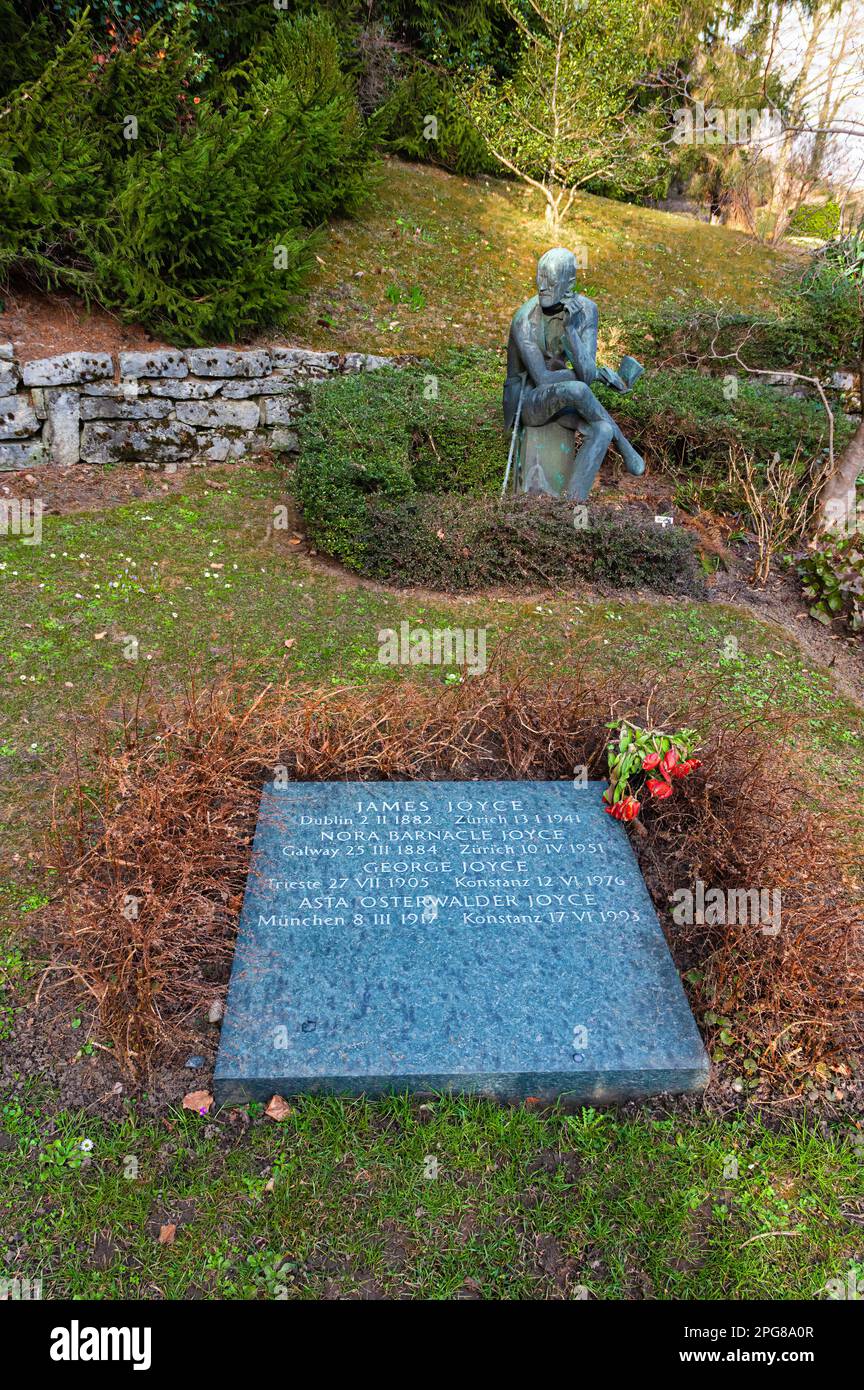 Zurich, Switzerland - February 22, 2023: Tombstone and statue of famous Irish novelist, writer and poet James Joyce at the grave in Zurich Stock Photo