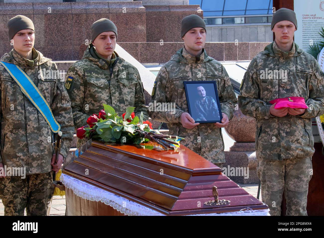 Non Exclusive: KYIV, UKRAINE - MARCH 20, 2023 - Servicemen stand next ...