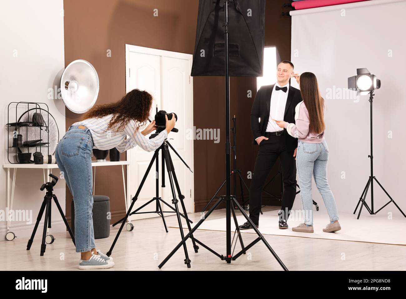 Photography backstage model makeup hi-res stock photography and images ...