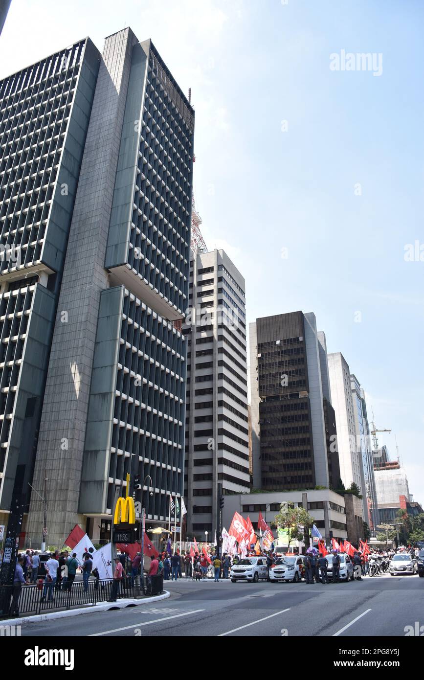 SÃO PAULO, SP - 21.03.2023: PROTESTO CONTRA JUROS ALTO SP - Union centrals protest against high interest rates, and for the departure of the president of the Central Bank, Roberto Campos Neto, this Tuesday, (21) in front of the Central Bank, on Av. Paulista, SP. (Photo: Roberto Casimiro/Fotoarena) Stock Photo
